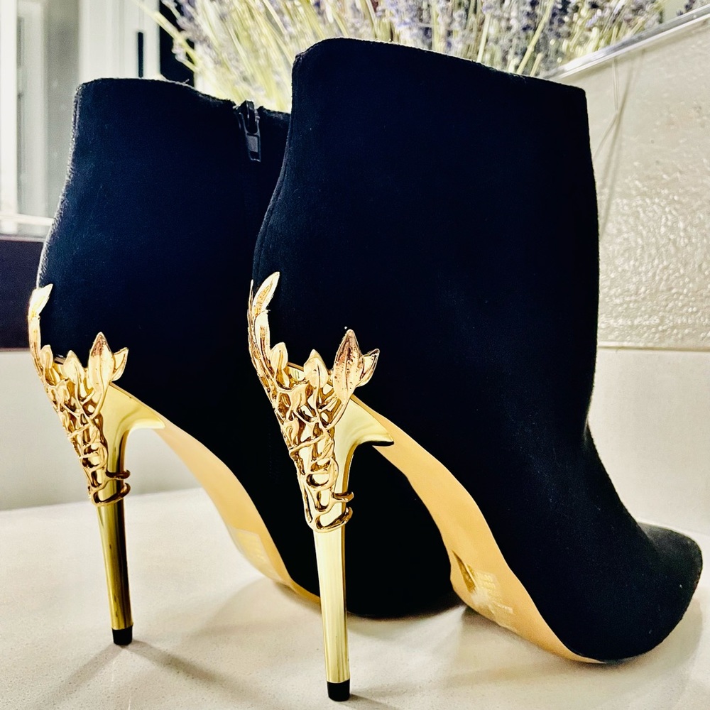 Limited EditionGold black Stiletto